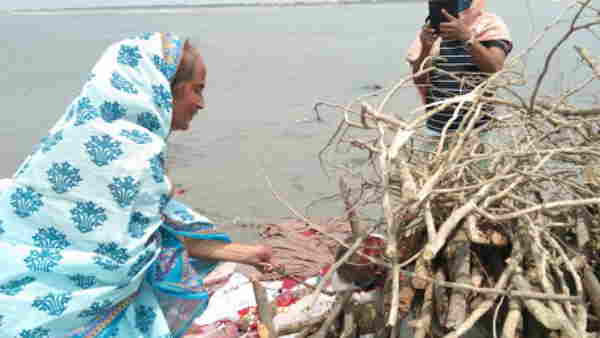 khagaria wife did last creamation of her husband khagaria wife did last creamation of her husband