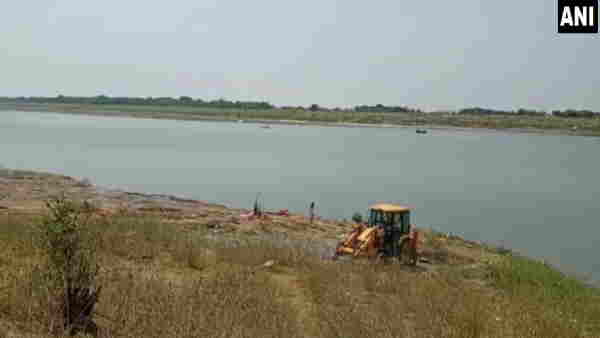 10 to 12 dead body found nearby ganga river 10 to 12 dead body found nearby ganga river