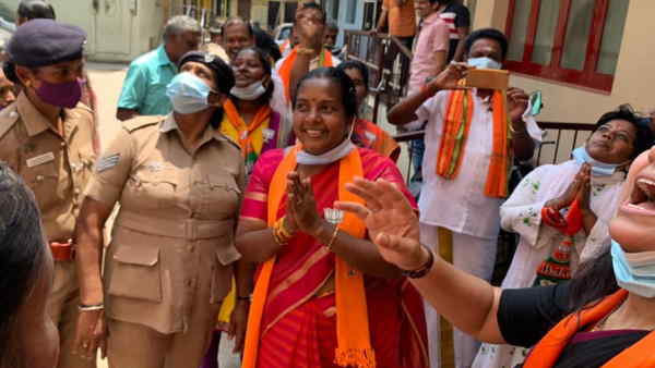 रंग लगाई वनाति की मेहनत