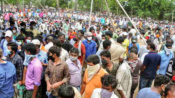 भीड़ को देखकर एक्टिव हुई आंध्र प्रदेश सरकार