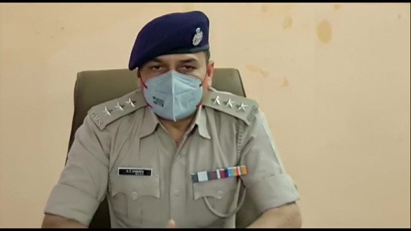 Social distancing breaking by hundreds women in Ahmedabad, Is most affected by pandemic, Police action against 23 people including Sarpanch Social distancing breaking by hundreds women in Ahmedabad, Is most affected by pandemic, Police action against 23 people including Sarpanch