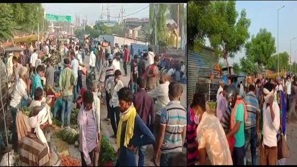 People breaking social distancing in Prayagraj vegetable market, covid updates from allahabad People breaking social distancing in Prayagraj vegetable market, covid updates from allahabad