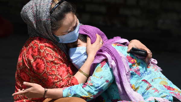 राजस्थान के अजमेर जिले के गांव में एक महीने में 40 से अधिक लोगों की मौत कोरोना से हुई है. Somalpur village in Ajmer district Rajasthan recorded 44 Covid deaths in one last 30 days राजस्थान के अजमेर जिले के गांव में एक महीने में 40 से अधिक लोगों की मौत कोरोना से हुई है. Somalpur village in Ajmer district Rajasthan recorded 44 Covid deaths in one last 30 days