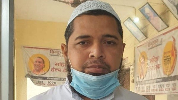 azamgarh man handcuffed by police for pro Palestine appeal azamgarh man handcuffed by police for pro Palestine appeal