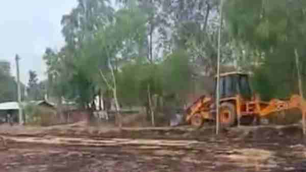 Barabanki News: Former gram pradhan dug 200 m road from JCB after losing Pradhani election Barabanki News: Former gram pradhan dug 200 m road from JCB after losing Pradhani election