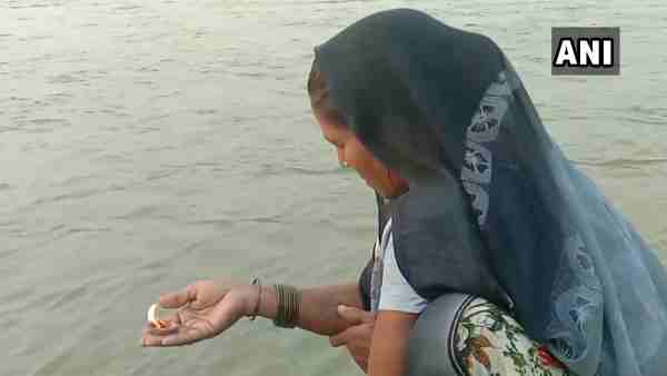 Prayagraj: People take holy dip in Triveni Sangam on Buddha Purnima today Prayagraj: People take holy dip in Triveni Sangam on Buddha Purnima today
