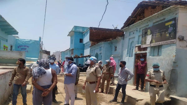 अब प्रशासन गांव के घर घर में सर्वे में जुटा