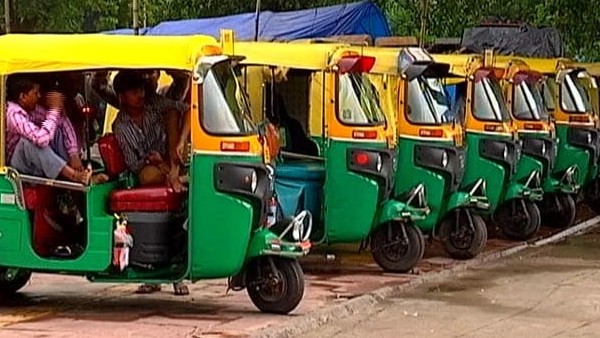 कोरोना संकट में ऑटो चालाकों को 5 हजार रुपए की मदद देगी केजरीवाल सरकार, कैबिनेट की मंजूरी कोरोना संकट में ऑटो चालाकों को 5 हजार रुपए की मदद देगी केजरीवाल सरकार, कैबिनेट की मंजूरी
