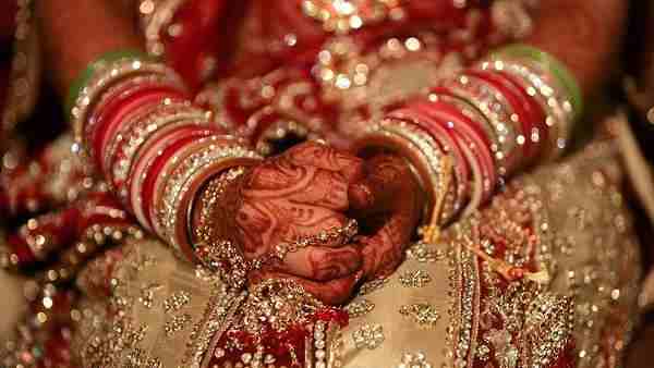 bride reached the police station said to get married to her ex boyfriend bride reached the police station said to get married to her ex boyfriend