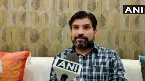 इनकम टैक्स अधिकारी दुष्यंत सिंह ने कैमरे में कैद की तस्वीरें