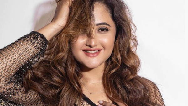 टीवी का लोकप्रिय चेहरा बन चुकी हैं रश्मि