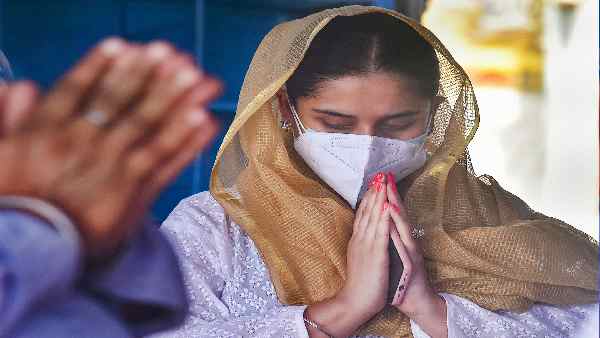 कोरोना पीड़ित परिजनों के लिए फरिश्ता बनीं कुछ कंपनियां