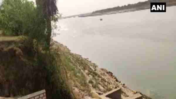 Ghazipur News: Few unidentified bodies found floating in river Ganga Ghazipur News: Few unidentified bodies found floating in river Ganga