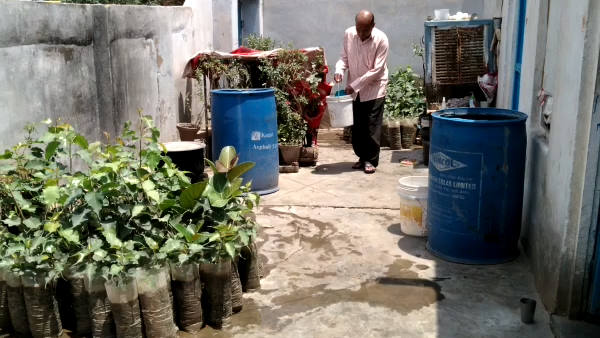 कई जिलों से आते हैं लोग