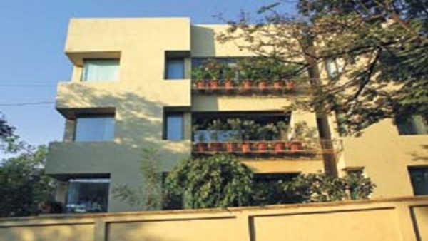 बिग बी ने की अपने स्टाफ की तारीफ