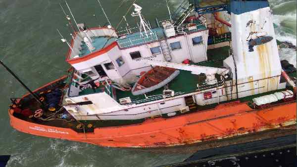 Cyclone Tauktae:Indian Navy sent two ships for rescue 273 people stranded near Bombay High Cyclone Tauktae:Indian Navy sent two ships for rescue 273 people stranded near Bombay High