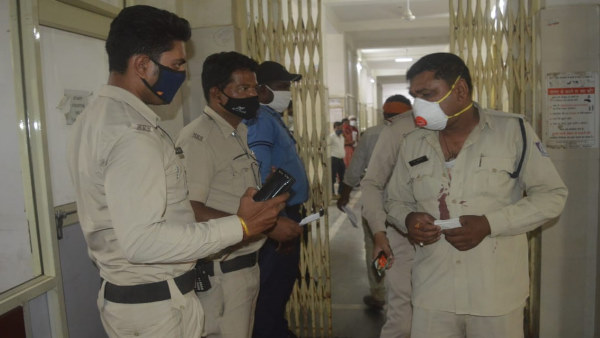 vegetable cart attacked constable with knife In Garha Bazaria of Jabalpur vegetable cart attacked constable with knife In Garha Bazaria of Jabalpur