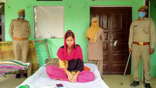 girlfriend set on dharna at lover house after he deny for marriage in kannauj girlfriend set on dharna at lover house after he deny for marriage in kannauj