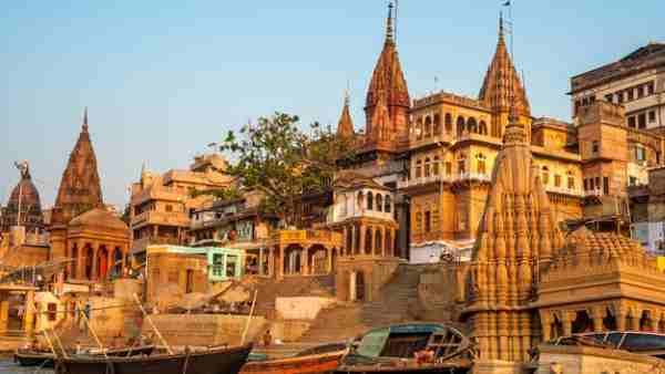 varanasi news: baba vishwanath mandir opens his treasury to helping corona patients varanasi news: baba vishwanath mandir opens his treasury to helping corona patients