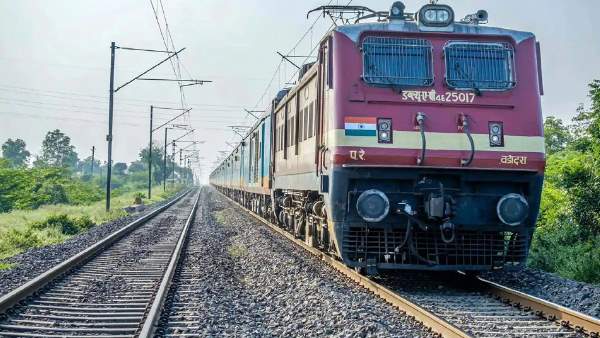 woman with 3 children jumped in front of train in kaushambi woman with 3 children jumped in front of train in kaushambi