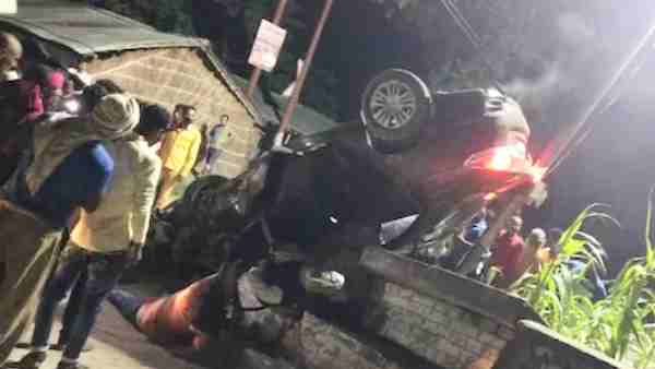 Kushinagar Accident News: Four people no more due to car overturns Kushinagar Accident News: Four people no more due to car overturns