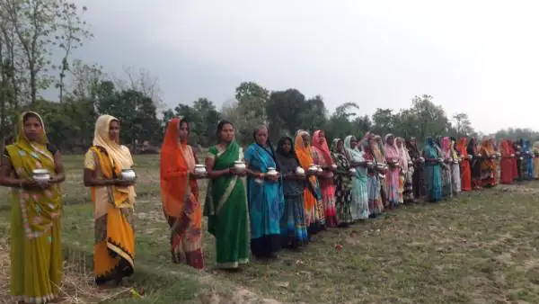 Villagers in UP worshiping God to save them from Coronavirus Villagers in UP worshiping God to save them from Coronavirus