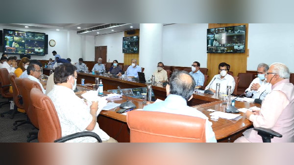 Haryana Chief Minister Manohar Lal Khattar visited 17 districts to monitor preparations to defeat covid 19 pandemic, know their steps and instructions Haryana Chief Minister Manohar Lal Khattar visited 17 districts to monitor preparations to defeat covid 19 pandemic, know their steps and instructions