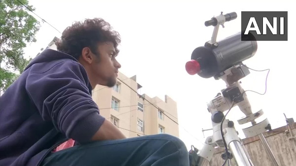 क्या हैं चांद पर दिखाई दे रहे रंगीन क्षेत्र
