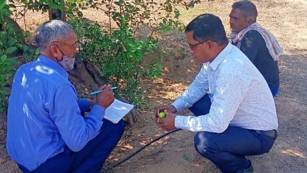लैमन मैन दें रहे सैंकड़ों किसानों को ट्रेनिंग