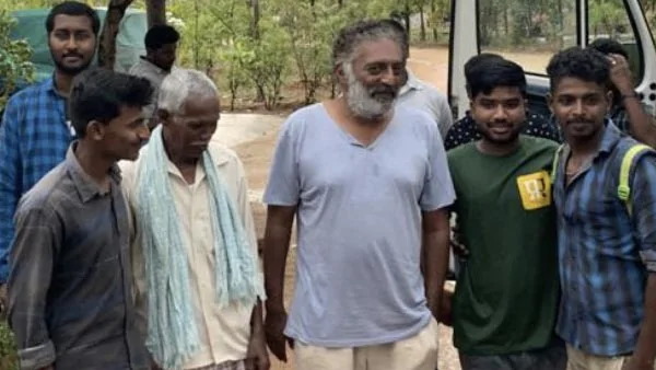 ऐसे लोगों को खाना खिला रहे हैं प्रकाश राज