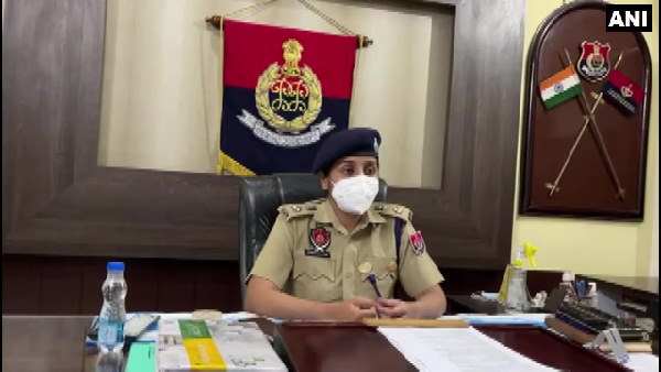 Punjab Phagwara SHO kicking the roadside vegetables cart, video goes to viral, suspended Punjab Phagwara SHO kicking the roadside vegetables cart, video goes to viral, suspended