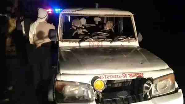 Rae Bareli News: Attack on Police team by illegal liquor traders Rae Bareli News: Attack on Police team by illegal liquor traders