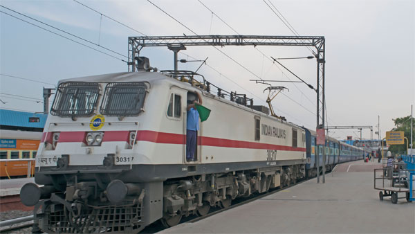 कोरोना की स्थिति पर नजर रखेगी रेलवे