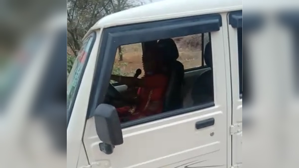 जीप में सवार होकर ग्राम पंचायत में करवा रही मुनादी