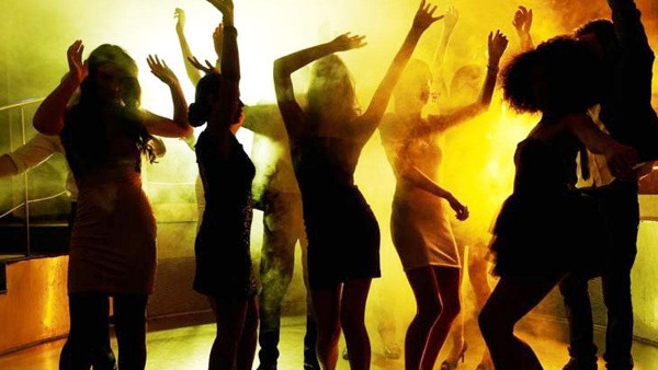 noida police raid on rave party foreign models and 15 other caught noida police raid on rave party foreign models and 15 other caught