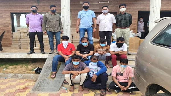 gang busted in gujarat, those manufacture fake Remdesivir injections and sold in Rs 2500 to 30 thousand per vial gang busted in gujarat, those manufacture fake Remdesivir injections and sold in Rs 2500 to 30 thousand per vial