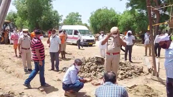 ये अधिकारी पहुंचे मौके पर