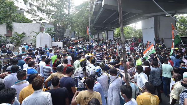 Calcutta High Court stays bail given to TMC leaders arrested by CBI in Narada sting case Calcutta High Court stays bail given to TMC leaders arrested by CBI in Narada sting case