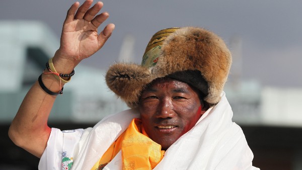 11 लोगों के साथ पहुंचे चोटी पर