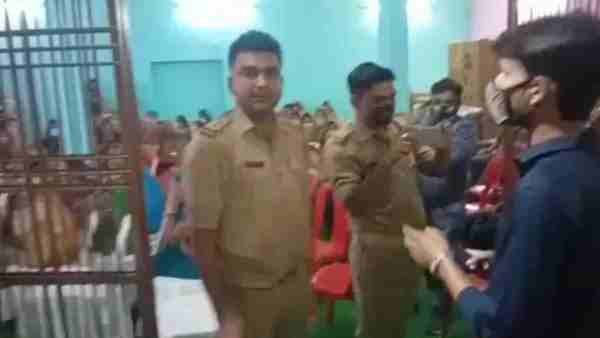 Hardoi News: SI Sunny Chaudhary suspends for misbehavior with people in marriage Hardoi News: SI Sunny Chaudhary suspends for misbehavior with people in marriage
