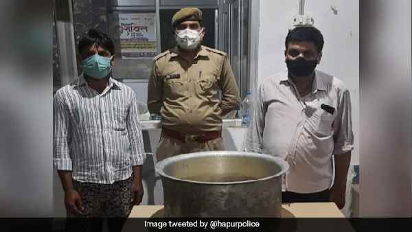 रसगुल्ले बांटने पर फंस गए, दो गिरफ्तार