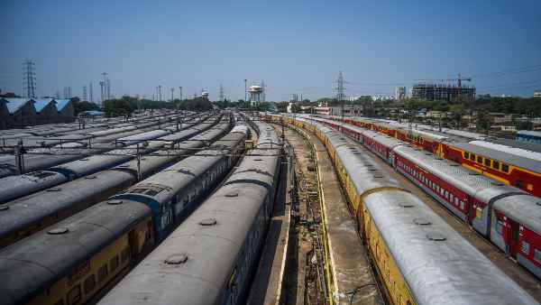 नॉर्थ वेस्टर्न रेलवे ने 10 ट्रेनें रद्द कीं, चार के फेरे घटाए