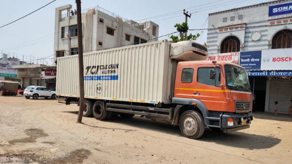 Truck with over 2 lakh Covid-19 vaccine doses found abandoned by roadside in MP Truck with over 2 lakh Covid-19 vaccine doses found abandoned by roadside in MP