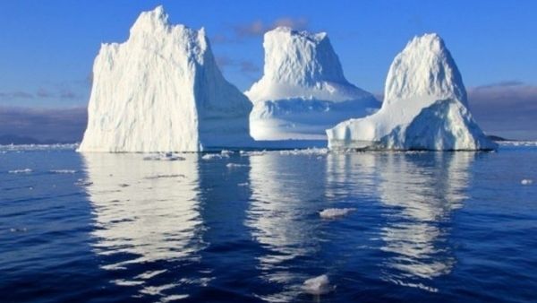 ब्लोमस्ट्रैंडब्रीन ग्लेशियर की तस्वीर की रीक्रिएट