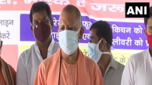 CM Yogi Adityanath inspected covid vaccination centre in Gonda CM Yogi Adityanath inspected covid vaccination centre in Gonda