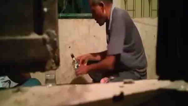 policeman drink alcohol in police station video viral policeman drink alcohol in police station video viral