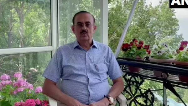 सिद्धार्थ पिठानी को लेकर किए सवाल