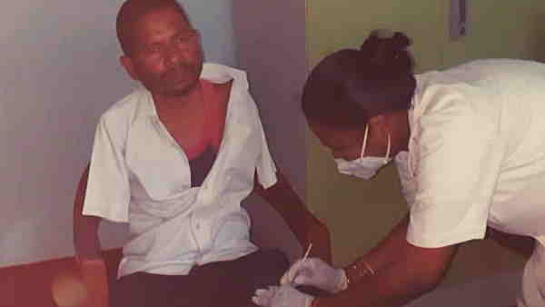 chaibasa diabled man took corona vaccine on his thigh chaibasa diabled man took corona vaccine on his thigh
