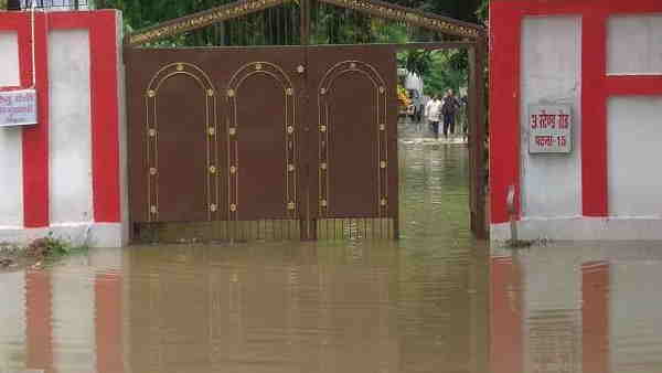 due to heavy rainfaill water logging in deputy cm house inside and outside due to heavy rainfaill water logging in deputy cm house inside and outside