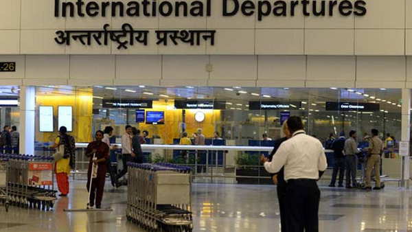 Delhi Airport Customs arrested two South African paxs for smuggling 18 kg white powder worth Rs 126 crores approx Delhi Airport Customs arrested two South African paxs for smuggling 18 kg white powder worth Rs 126 crores approx
